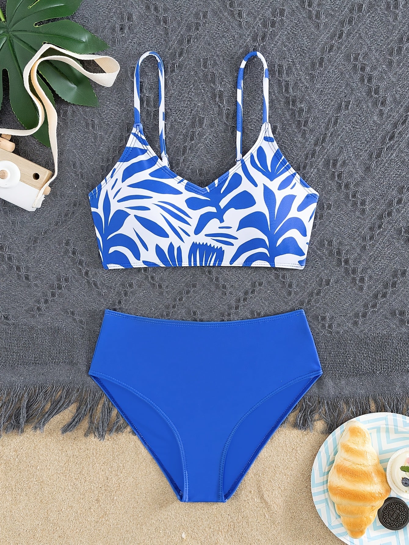 Printed Girls and Teens Bikini Set Fashionable Swimsuit
