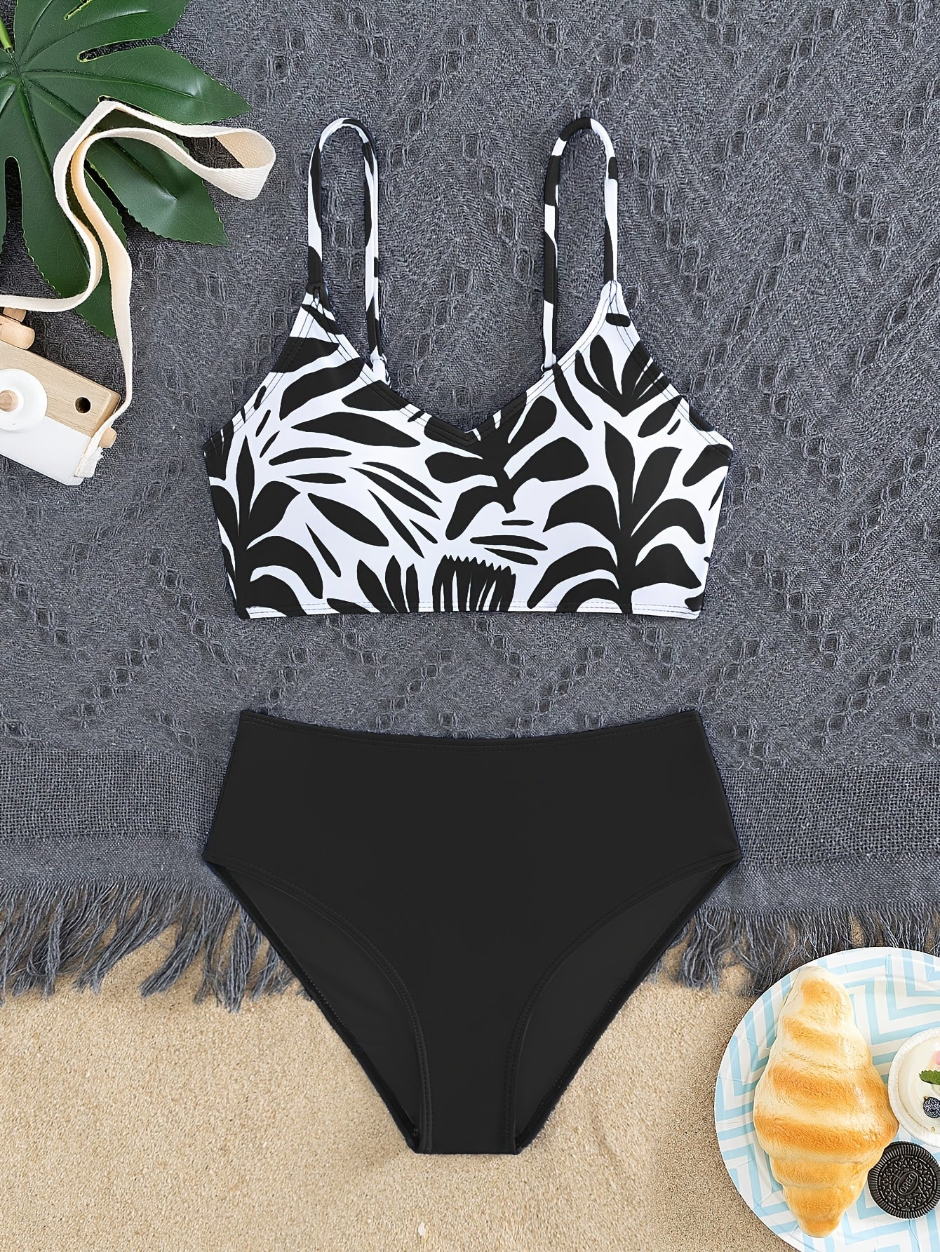 Printed Girls and Teens Bikini Set Fashionable Swimsuit