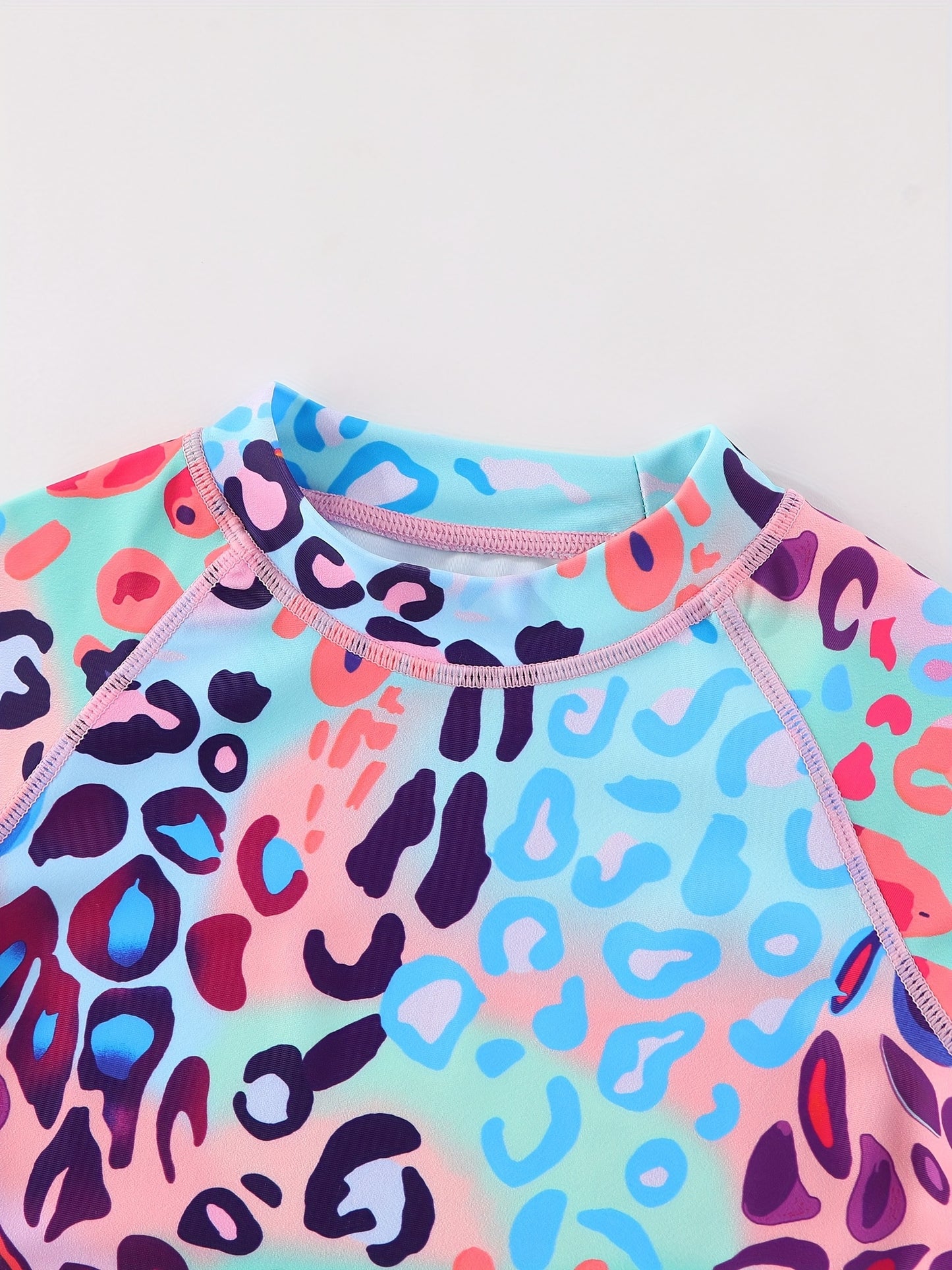 Girls two-piece set of gradient multi-color leopard print swimsuit for girls long sleeve surfing pleated lace hem + girls pleated lace bikini shorts swimsuit